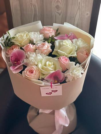 Букет цветов из: Орхидеи, Розы и Гвоздики в Нижнем Куранахе