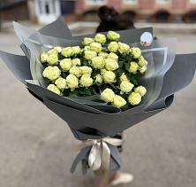 Букет Белые кустовые розы Солинеро в Нижнем Куранахе