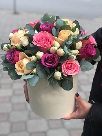 Цветочная композиция из Розы в шляпной коробке в Нижнем Куранахе