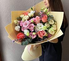 Букет цветов из:  Розы, Лизиантусы и Гвоздики #REPLACE_PRED# Нижнем Куранахе