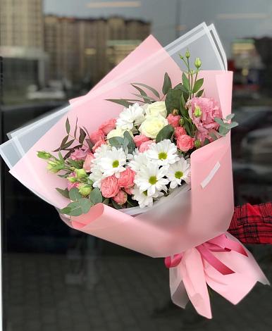 Букет цветов из: Розы, Лизиантусы и Хризантемы в Нижнем Куранахе